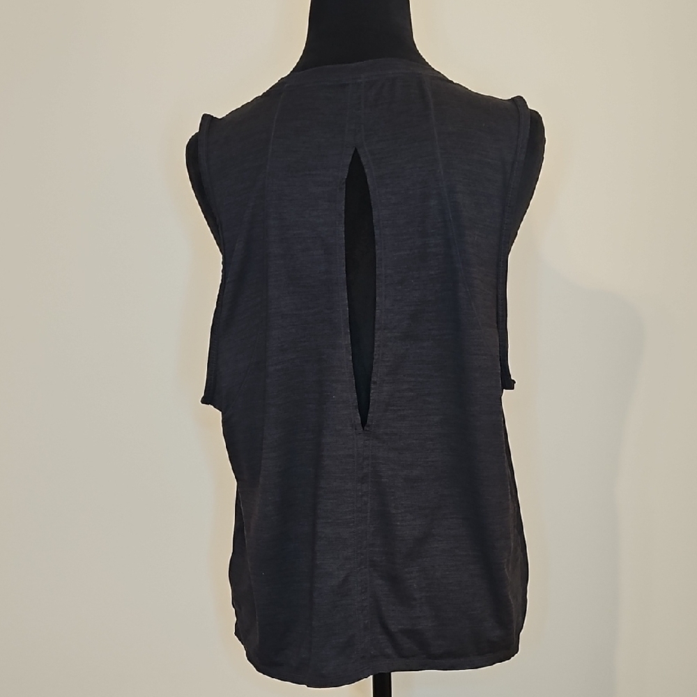 Reebok Womens XL Gray Soft Knit Like Activewear Tank Top Keyhole Back